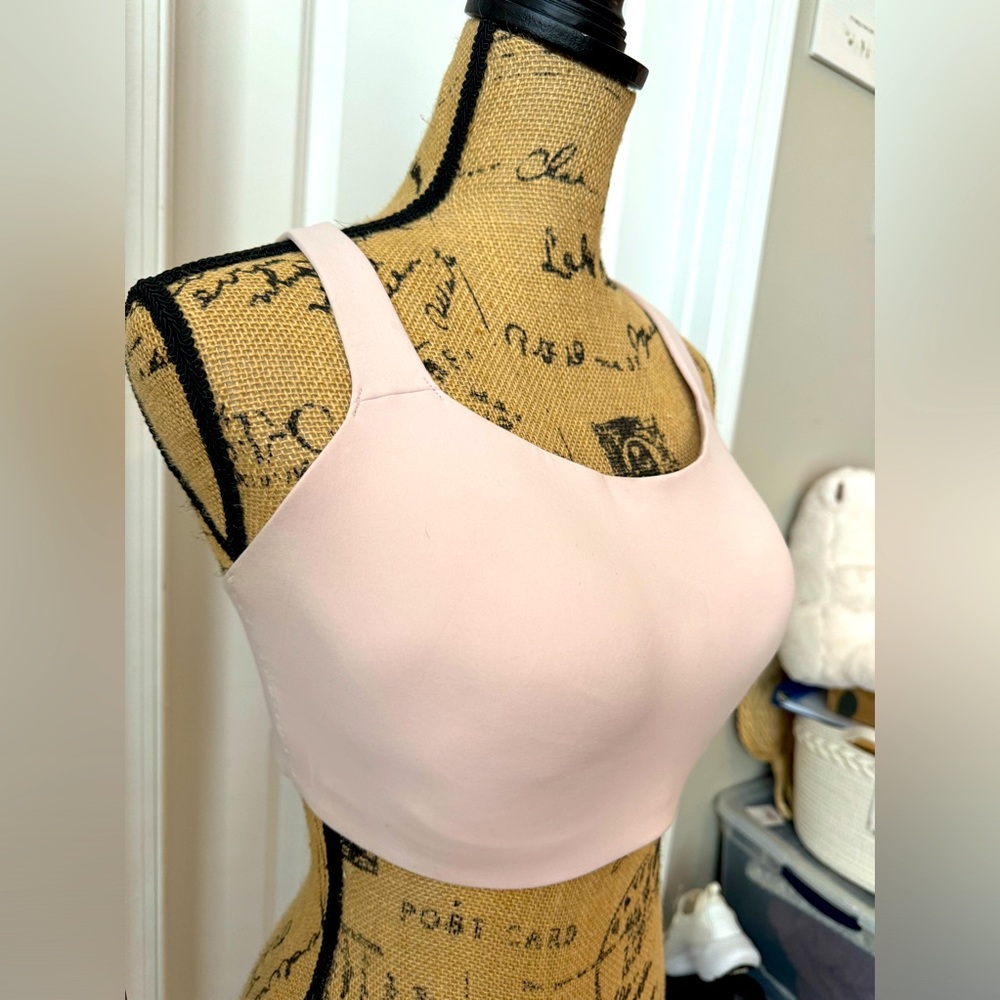 Lululemon pink bra